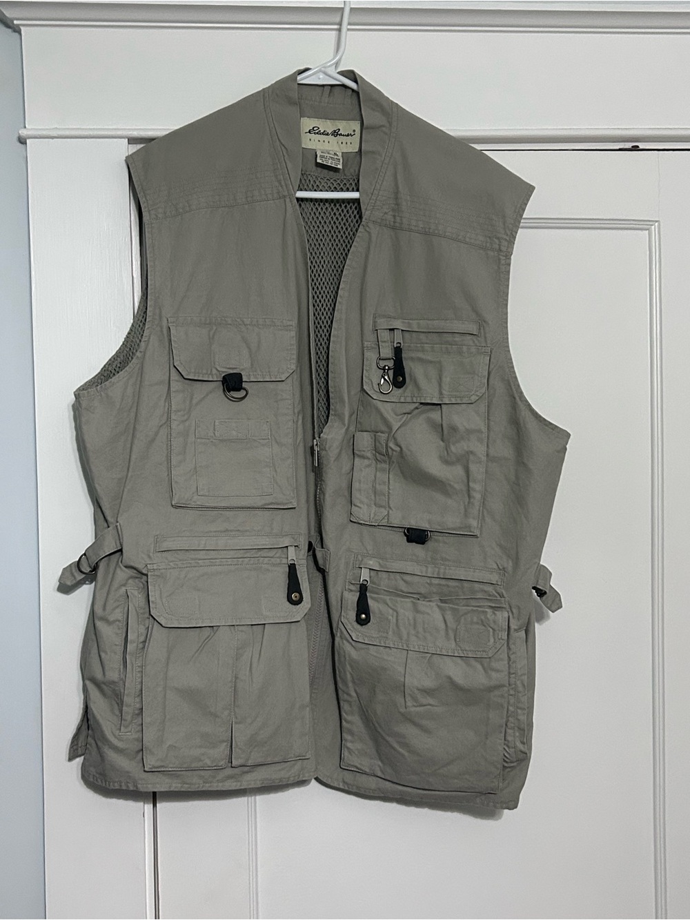 Vintage Eddie Bauer Multi Pocket Utility Cargo Fishing Vest Khaki Mesh XL